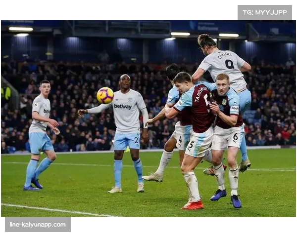 英超边中结合战术价值凸显 多支球队依靠边后卫压上提供进攻宽度